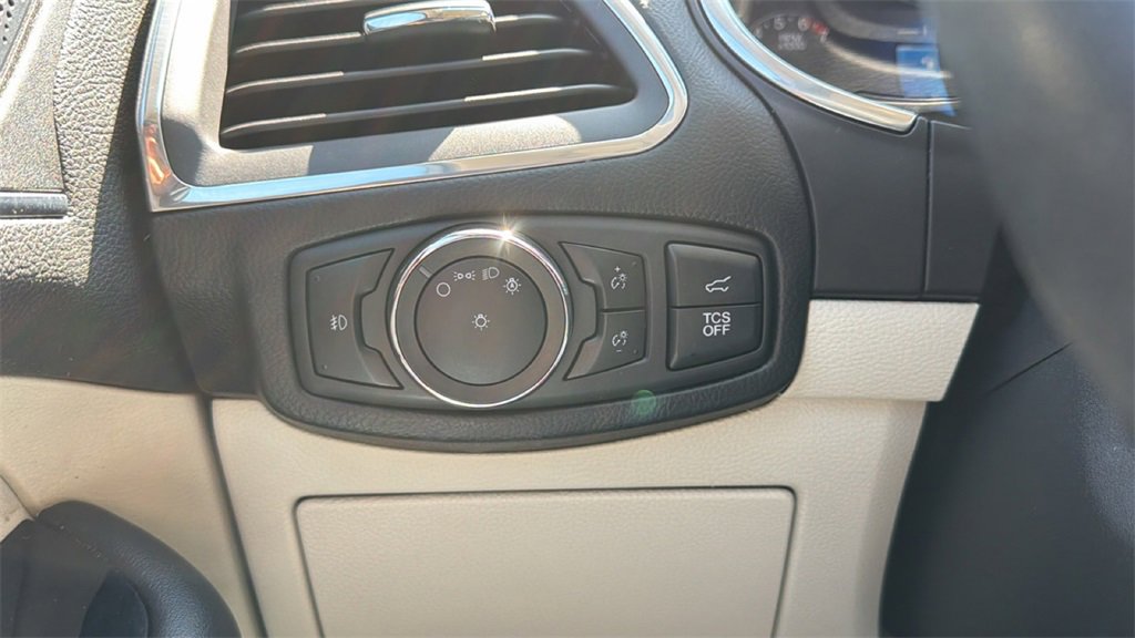 Used 2020 Ford Edge Titanium image 24