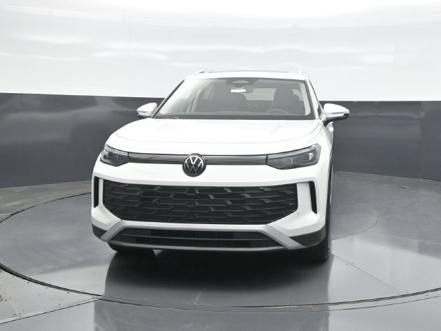 Certified 2026 Volkswagen Tiguan SE w/ Panoramic Sunroof Package AWD/4WD image 2