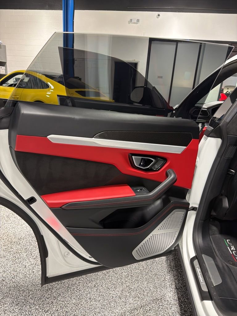 Used 2020 Lamborghini Urus AWD/4WD image 12