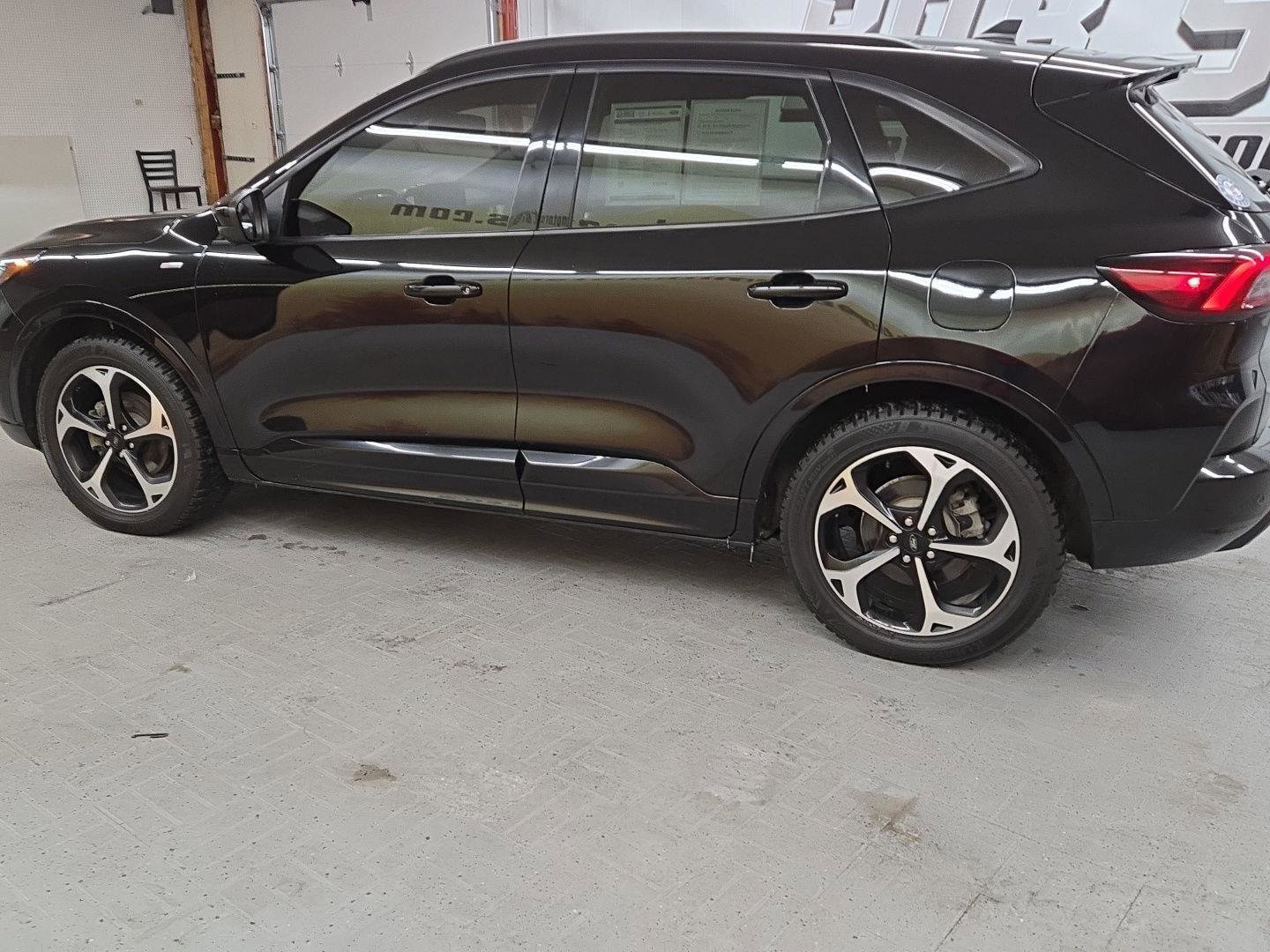 Used 2023 Ford Escape ST-Line Elite AWD/4WD image 3