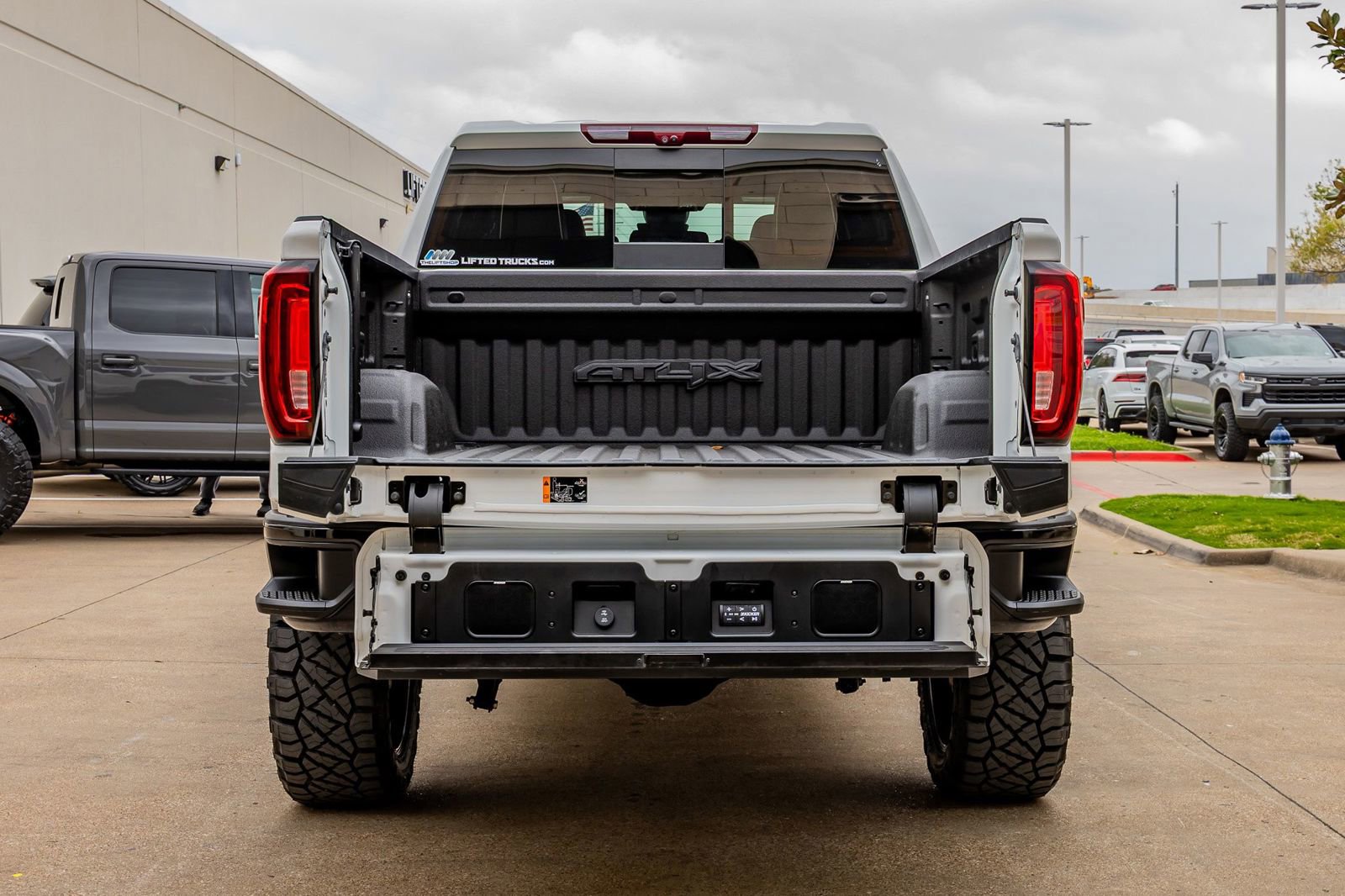 Used 2024 GMC Sierra 1500 AT4X AWD/4WD image 9