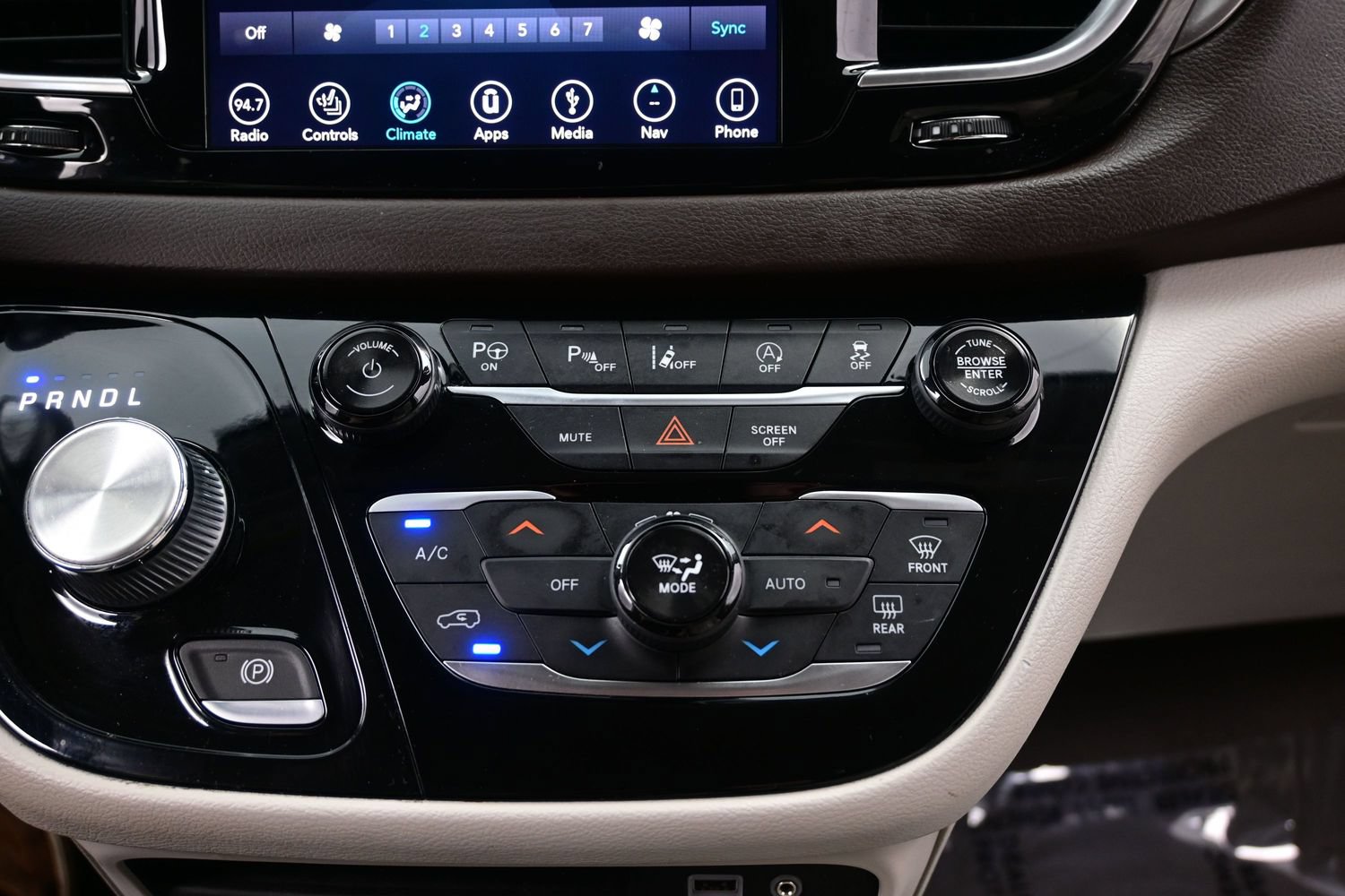 Used 2018 Chrysler Pacifica Touring-L Plus w/ Advanced Safetytec Group FWD image 22