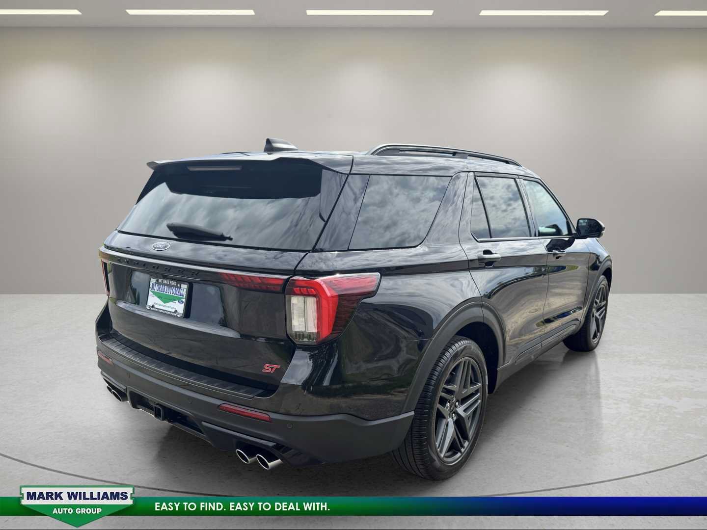 Used 2025 Ford Explorer ST AWD/4WD image 3