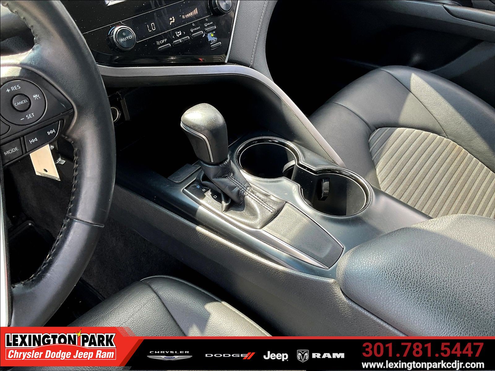 Used 2018 Toyota Camry SE FWD image 17