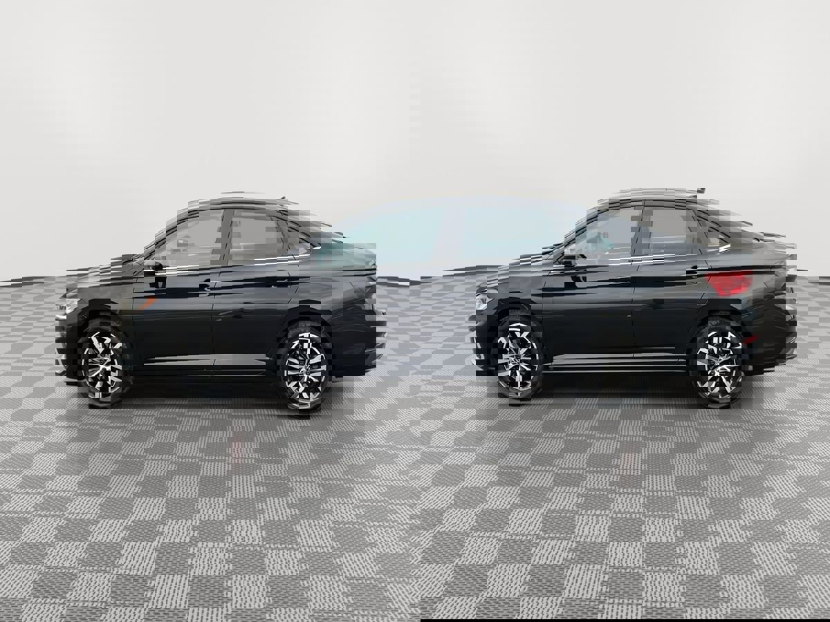 Used 2025 Volkswagen Jetta SE image 4