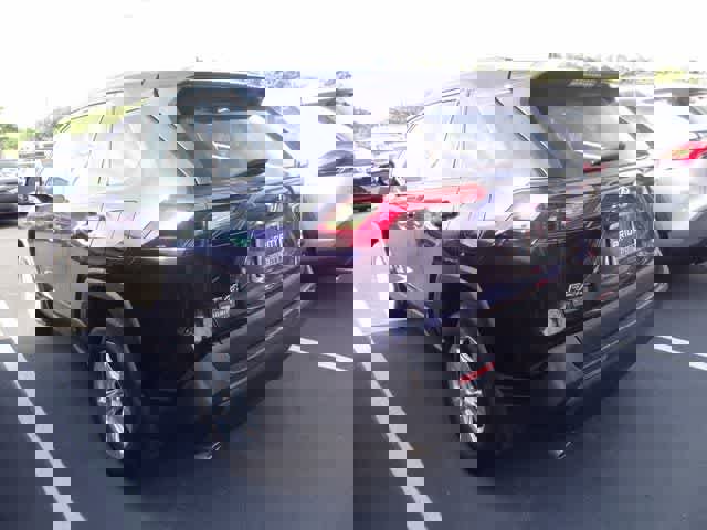 Used 2021 Toyota RAV4 XLE image 6