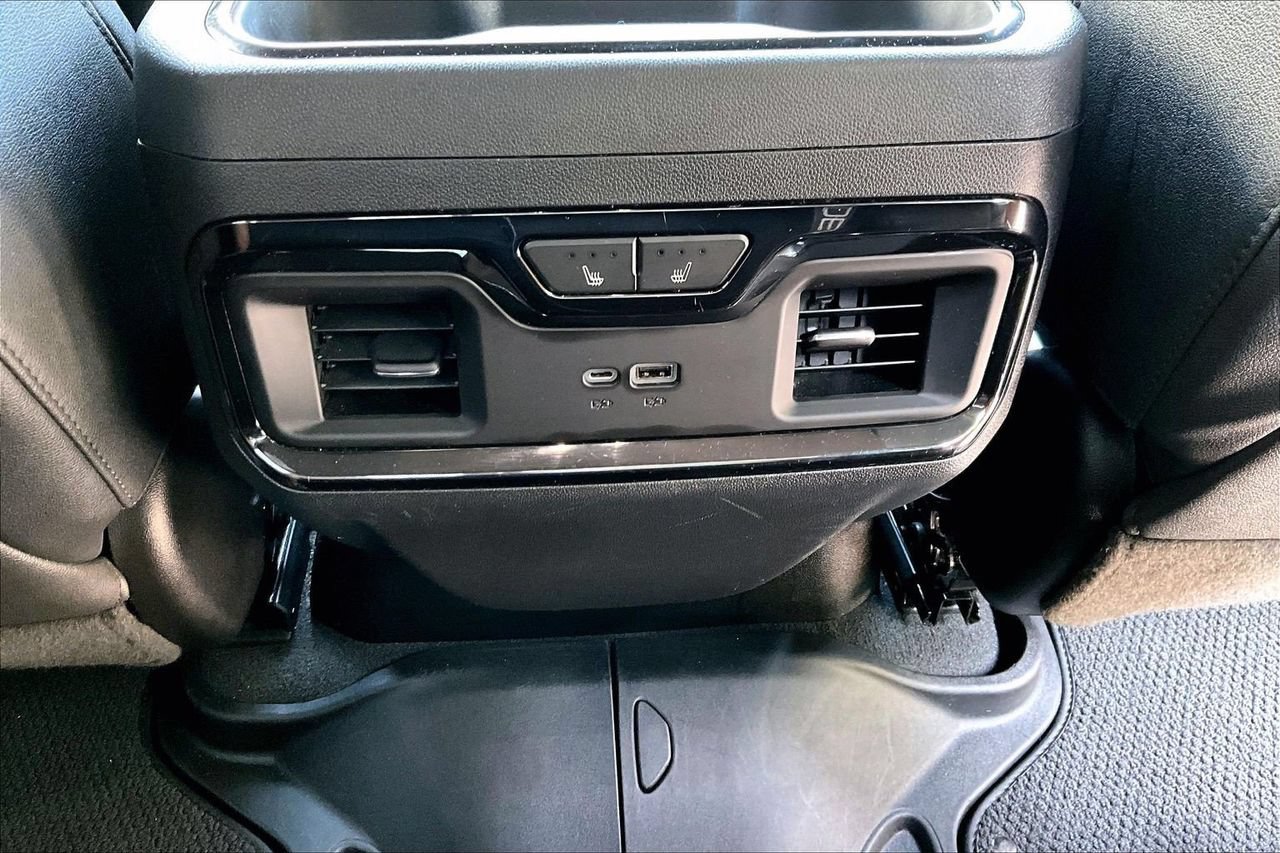 Used 2023 GMC Sierra 1500 AT4 w/ Technology Package AWD/4WD image 16