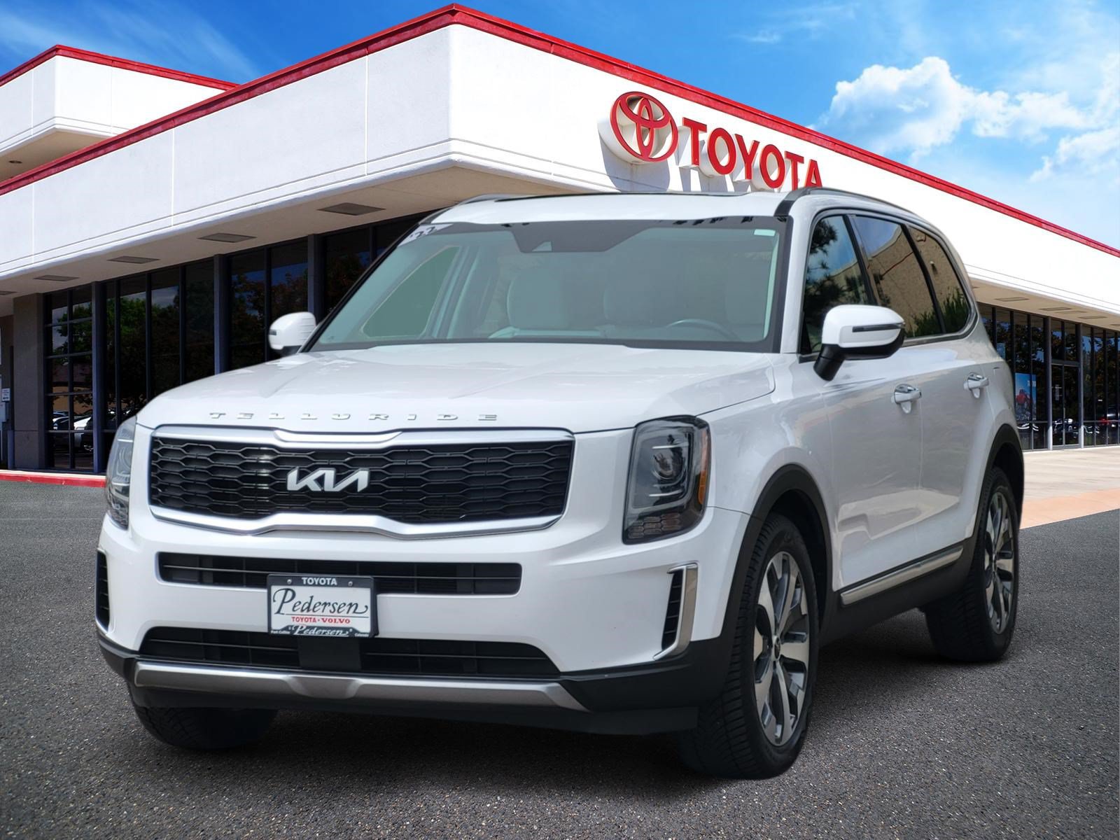 Used 2022 Kia Telluride S AWD/4WD image 2