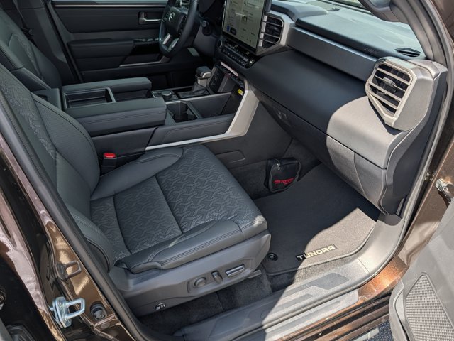 Used 2025 Toyota Tundra Limited AWD/4WD image 12