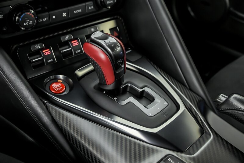 Used 2018 Nissan GT-R Premium AWD/4WD image 39