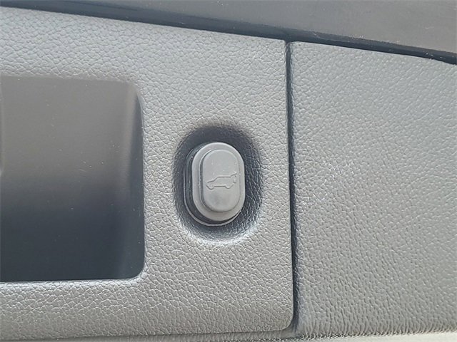 Used 2020 Chevrolet Suburban LT image 28