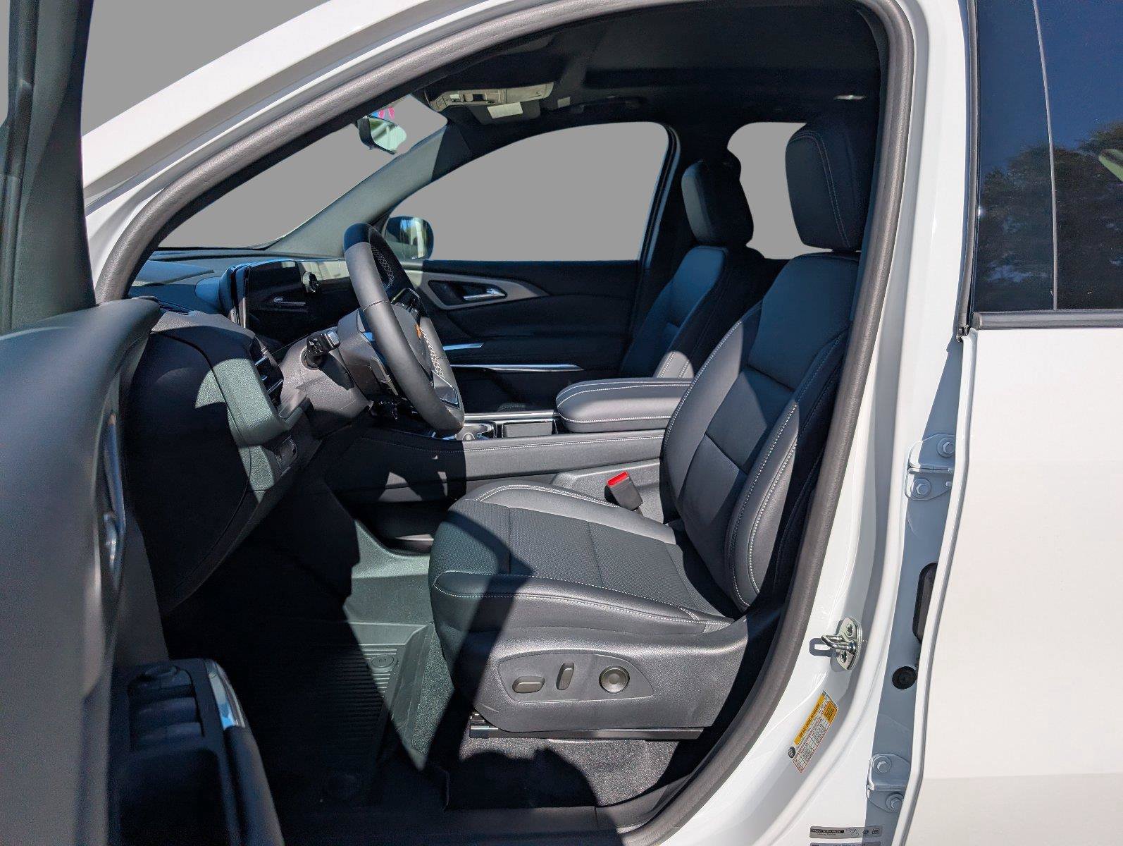 New 2027 Chevrolet Traverse LT w/ Driver Confidence Package FWD image 14