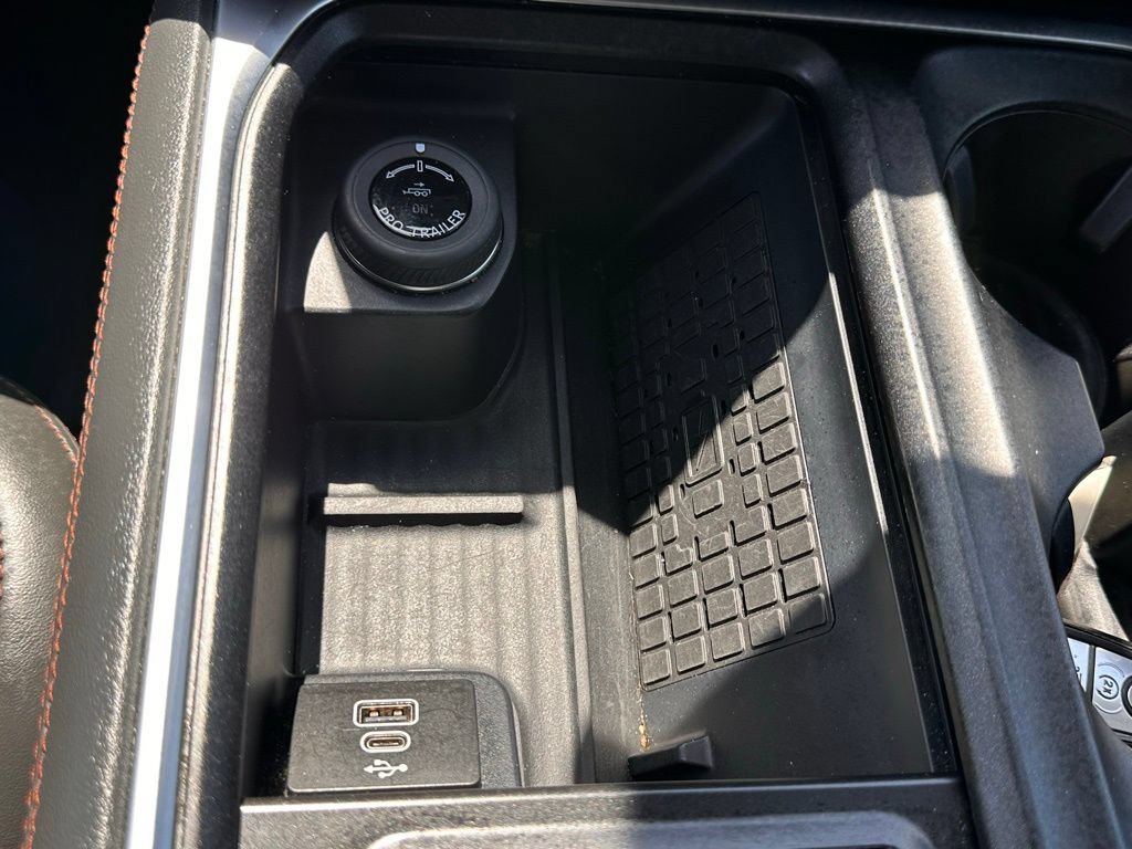 Used 2025 Ford Expedition Active AWD/4WD image 32