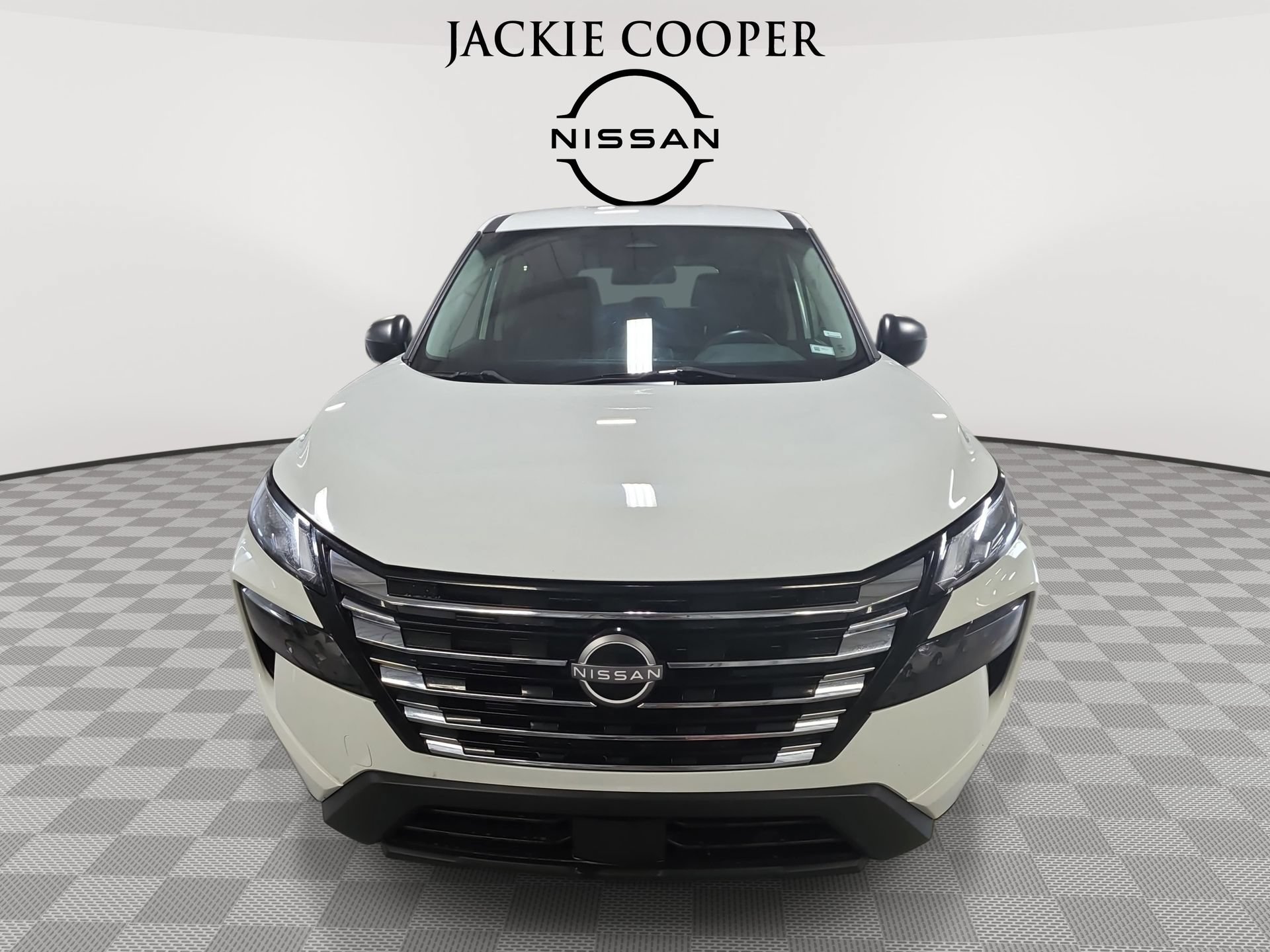 Used 2024 Nissan Rogue S AWD/4WD image 2