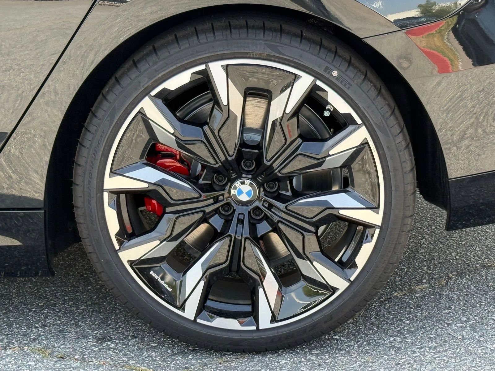 New 2026 BMW 550e xDrive w/ M Sport Professional Package AWD/4WD image 17