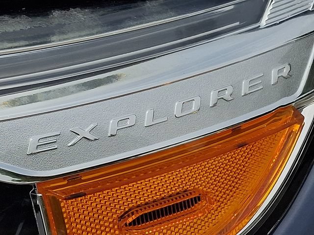 Used 2021 Ford Explorer Limited w/ Equipment Group 301A AWD/4WD image 30