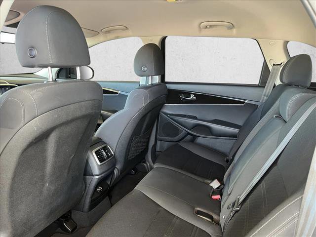 Used 2019 Kia Sorento L image 10
