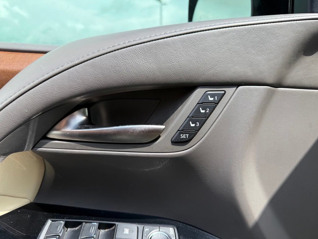 Used 2017 Lexus LX 570 4WD w/ Luxury Package image 10