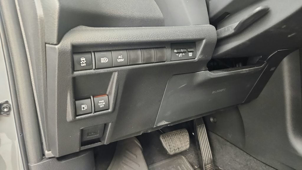 Used 2026 Toyota Sienna XLE Woodland Edition AWD/4WD image 30