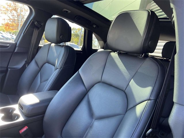 Certified 2022 Porsche Macan image 14