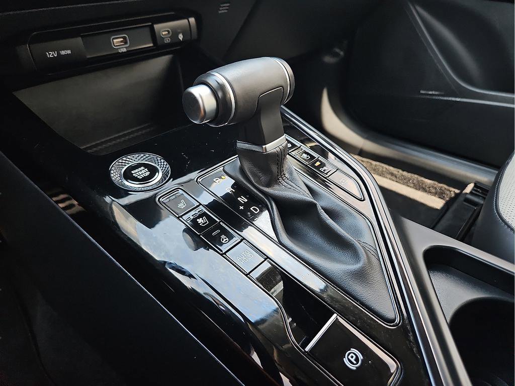 Used 2025 Kia Niro SX Touring image 18