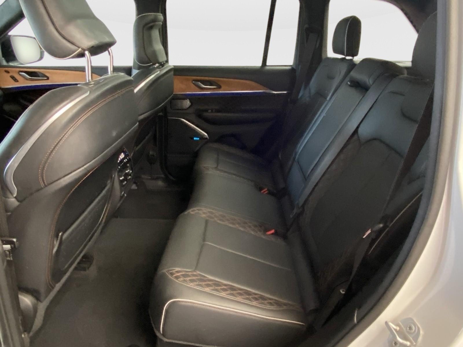 Used 2022 Jeep Grand Cherokee Summit AWD/4WD image 21