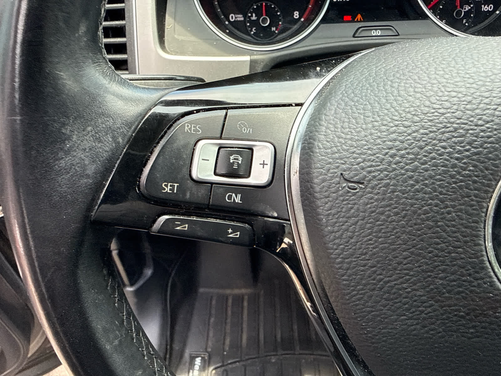 Used 2018 Volkswagen Atlas SE FWD image 32