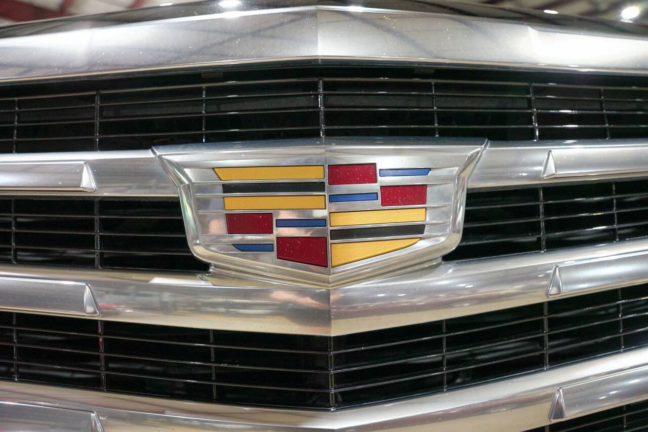 Used 2017 Cadillac Escalade Luxury AWD/4WD image 21