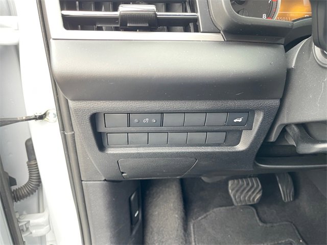 Used 2024 Mitsubishi Outlander SE image 29