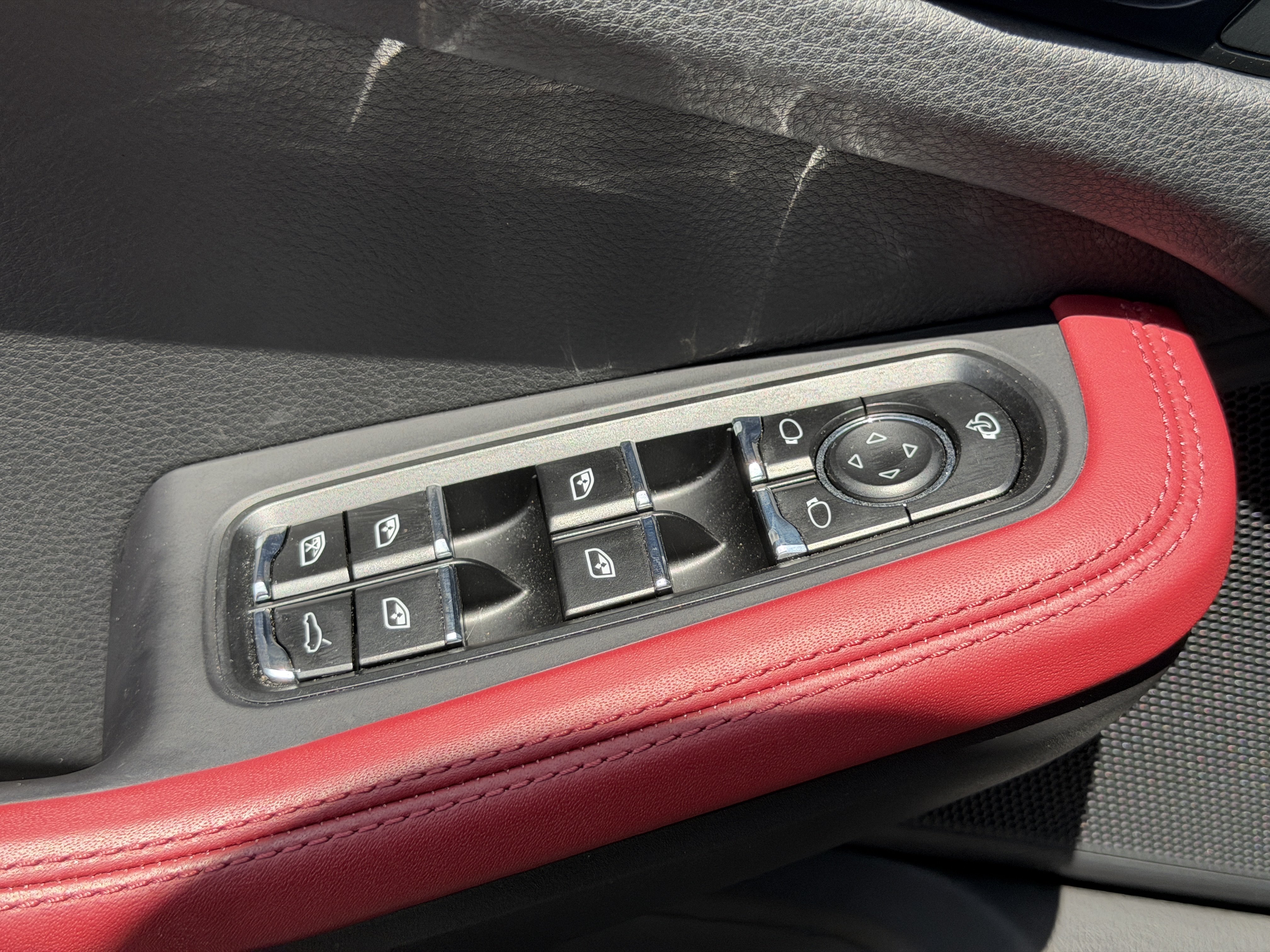 Certified 2023 Porsche Macan Turbo AWD/4WD image 22