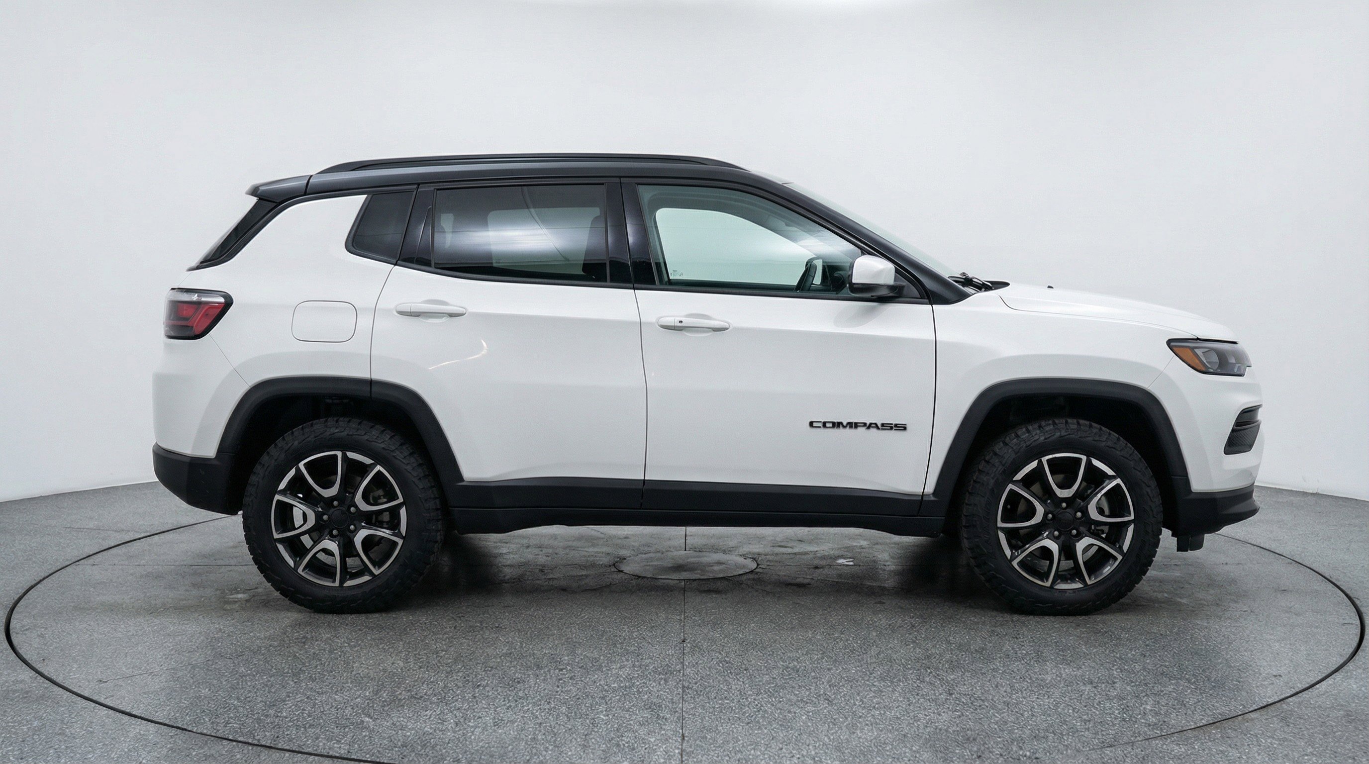 Used 2025 Jeep Compass Trailhawk AWD/4WD image 11