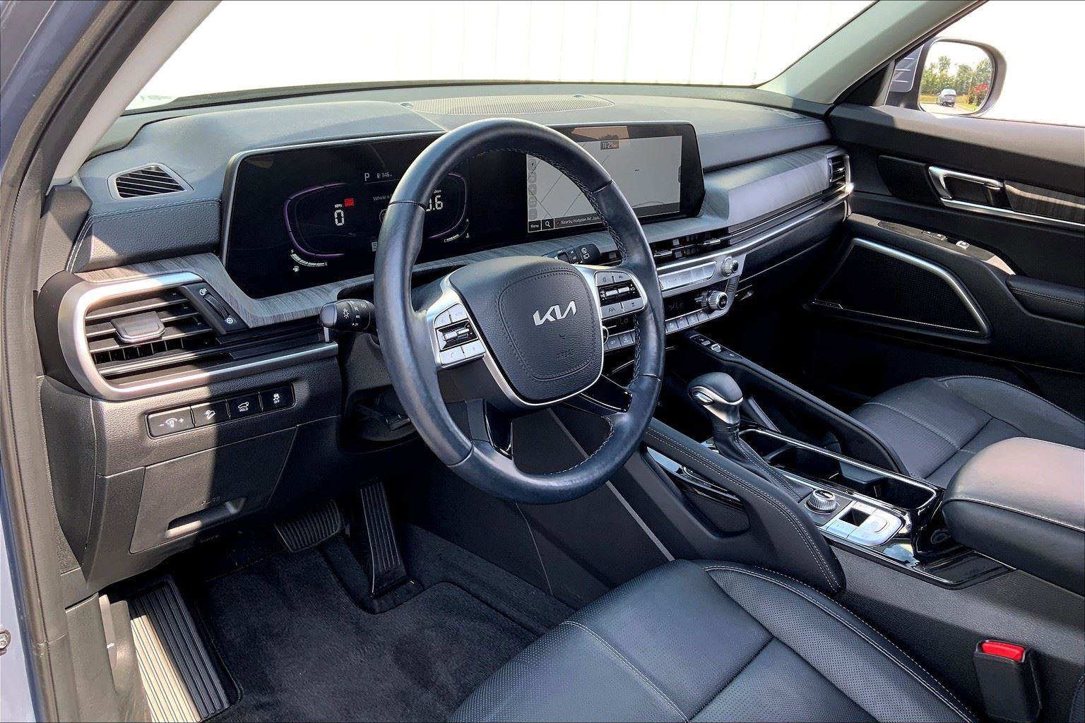 Used 2024 Kia Telluride EX w/ EX Captain's Chair Package image 13