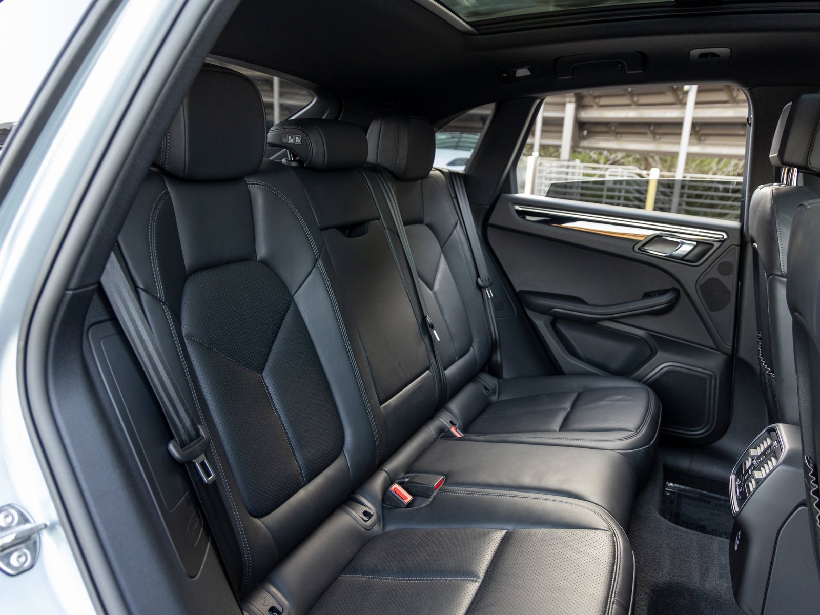 Certified 2025 Porsche Macan image 44