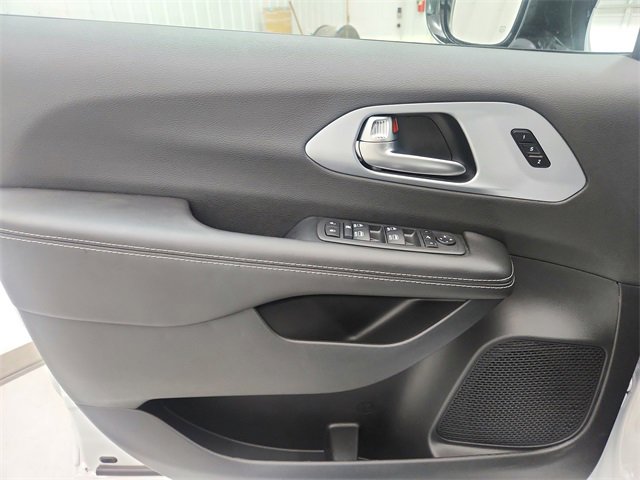 New 2026 Chrysler Pacifica Limited w/ S Appearance Package image 34