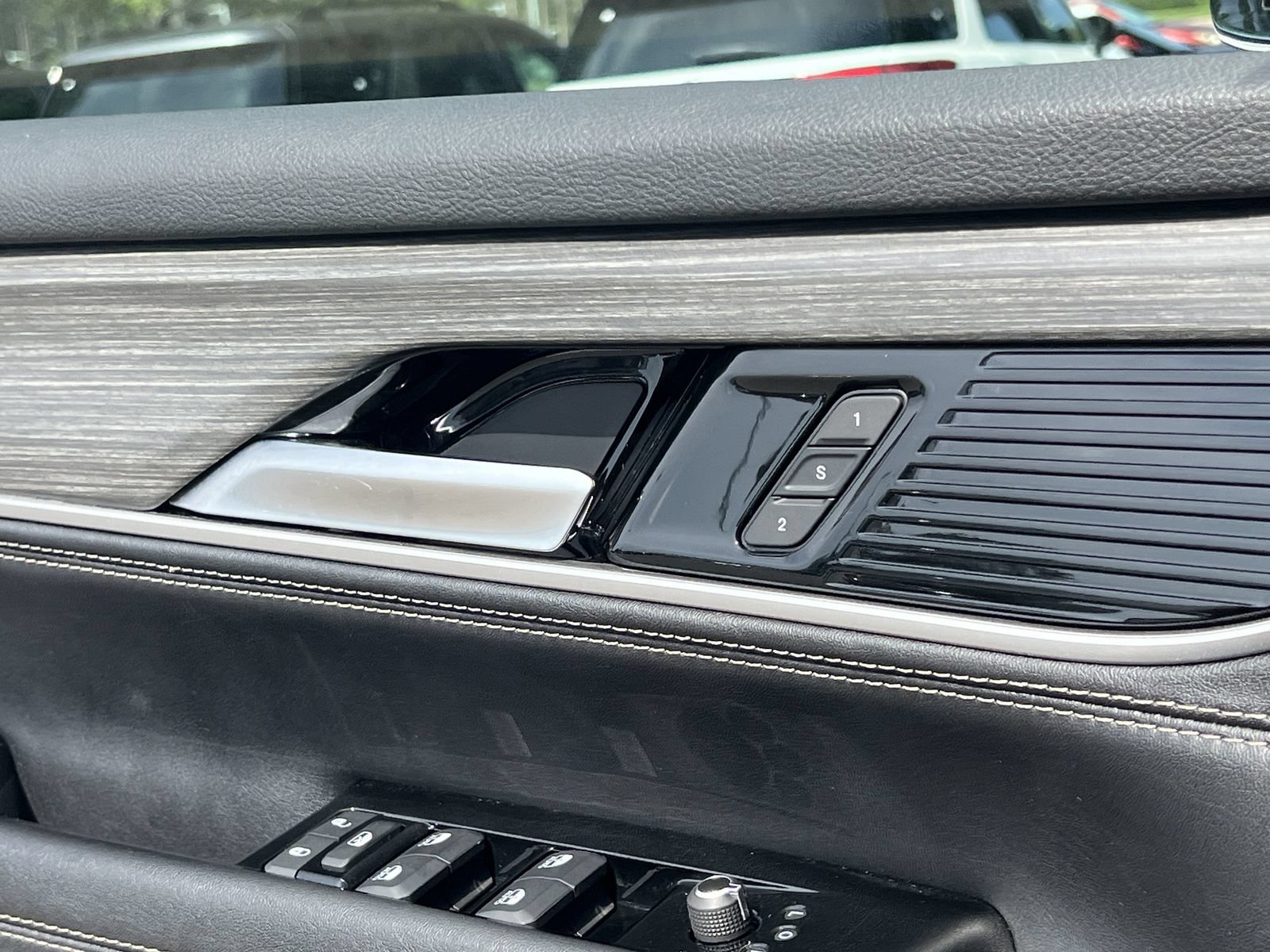 Used 2024 Jeep Wagoneer Series III AWD/4WD image 15