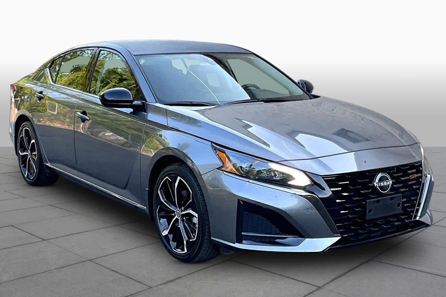 Used 2023 Nissan Altima 2.5 SR FWD image 3