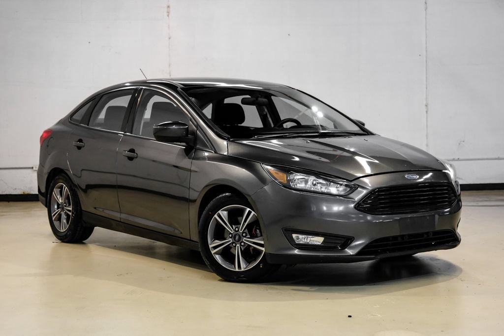 Used 2018 Ford Focus SE w/ SE Appearance Package FWD image 6