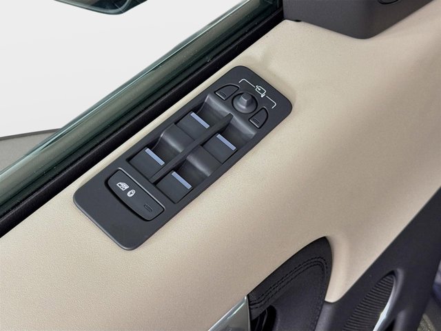 Used 2025 Land Rover Discovery Sport S image 20