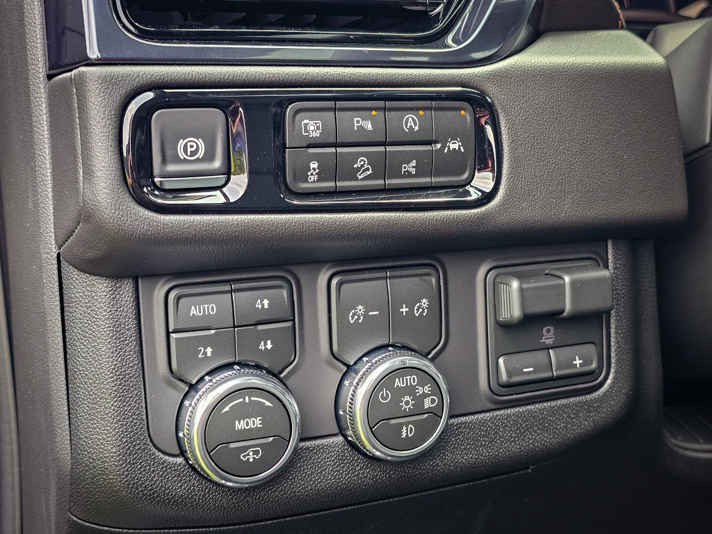 New 2026 GMC Yukon XL AT4 w/ AT4 Premium Plus Package AWD/4WD image 17