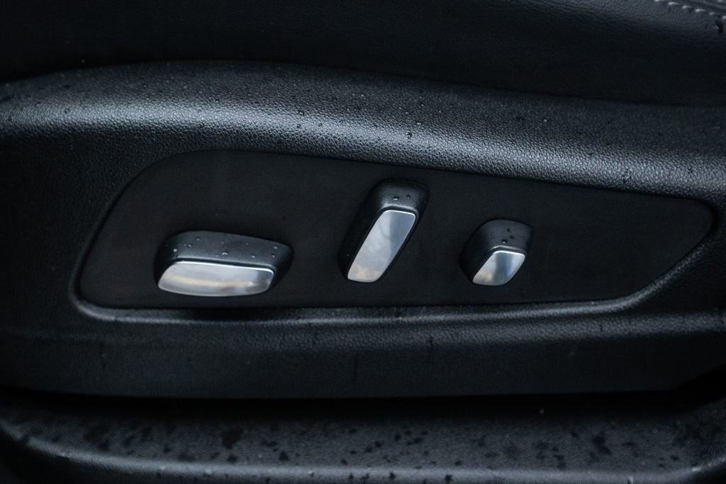 Used 2022 Cadillac XT5 Premium Luxury w/ LPO, Floor Liner Package image 23