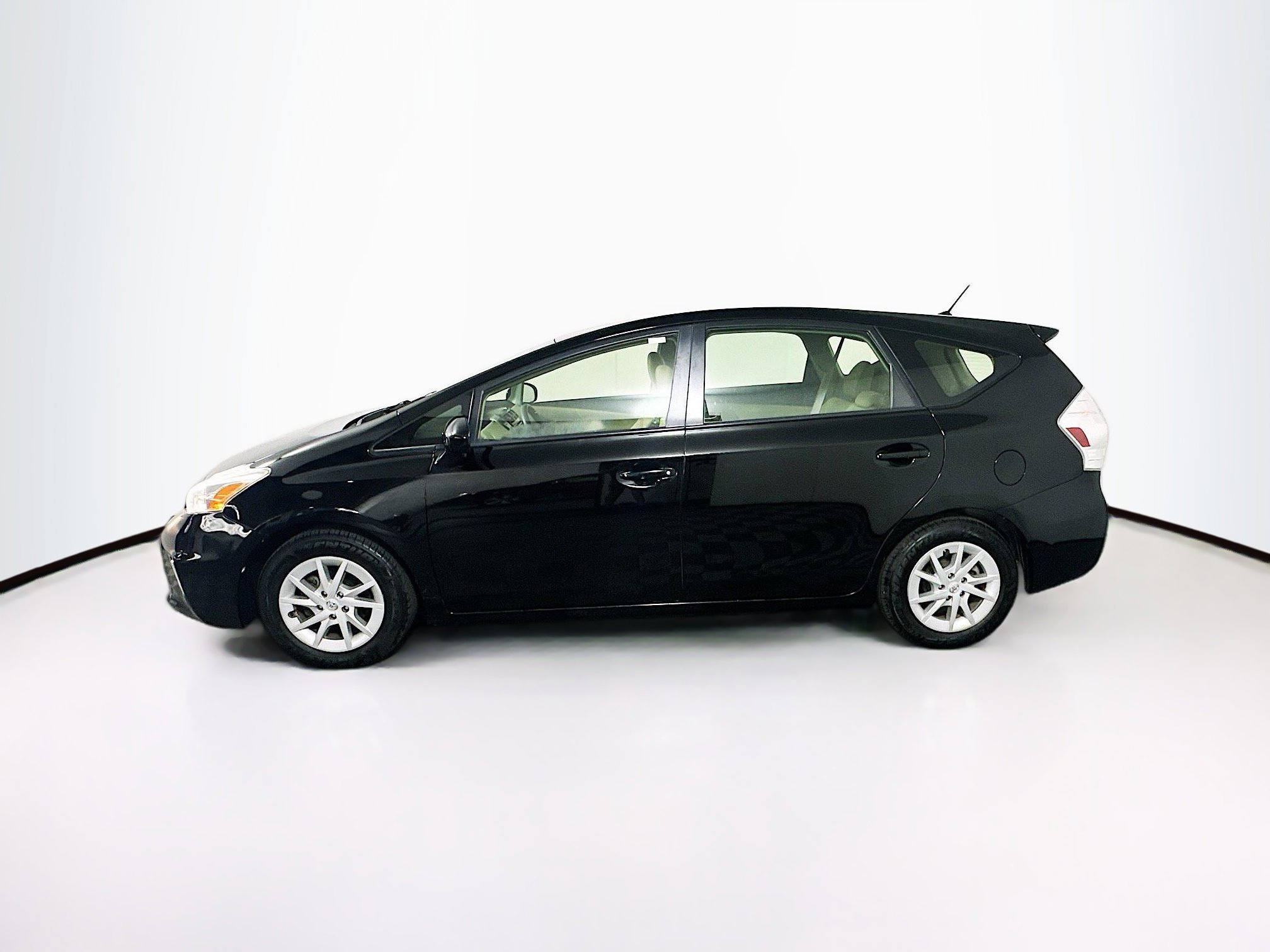 Used 2014 Toyota Prius V Two image 4