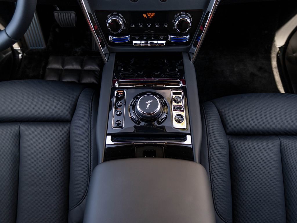 New 2026 Rolls-Royce Cullinan AWD/4WD image 39