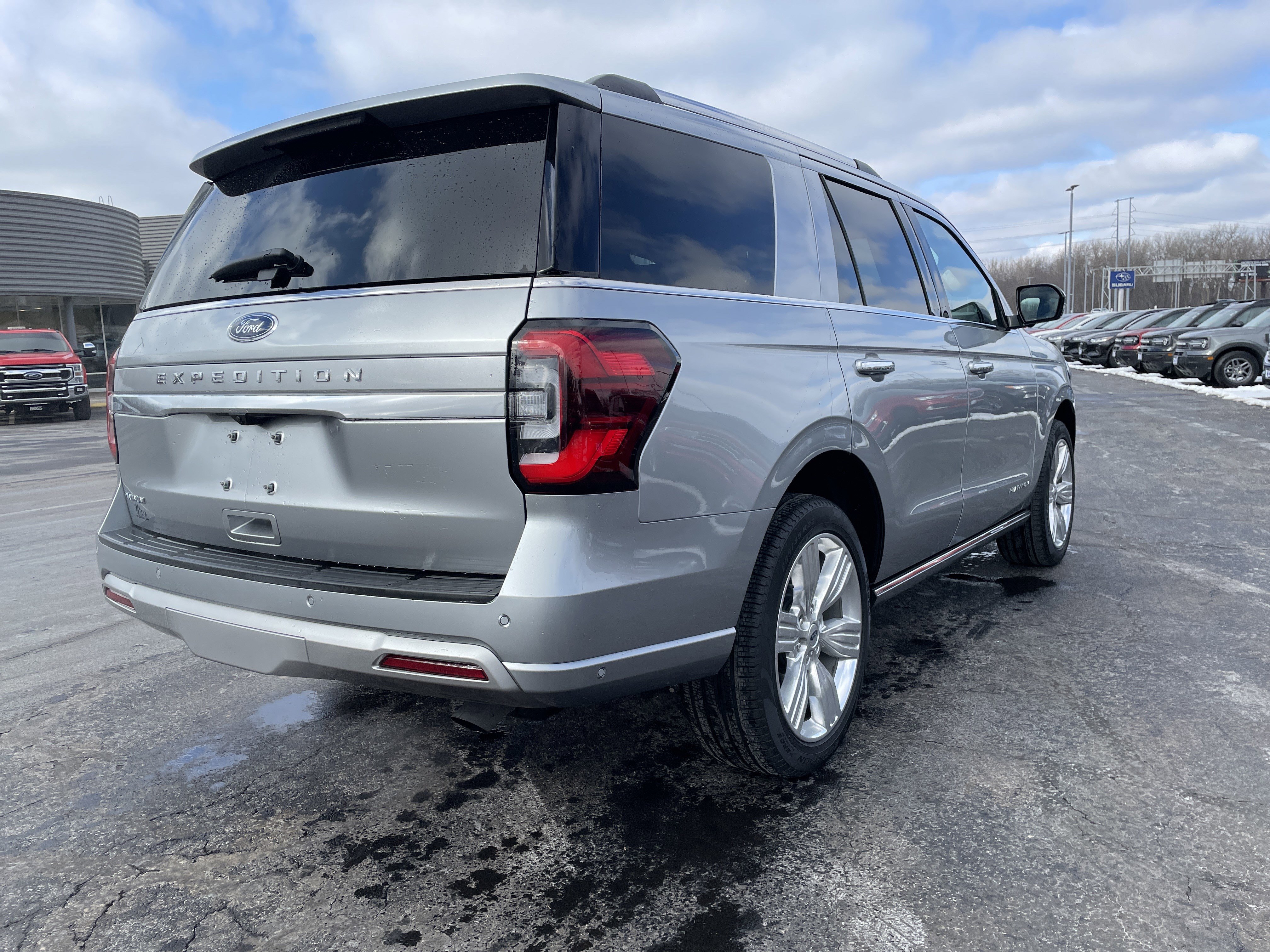 Used 2024 Ford Expedition Platinum image 5