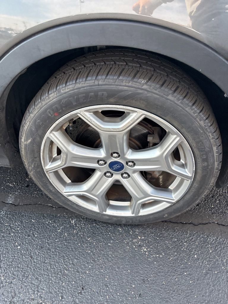 Used 2018 Ford Escape Titanium w/ Ford Safe & Smart Package image 9