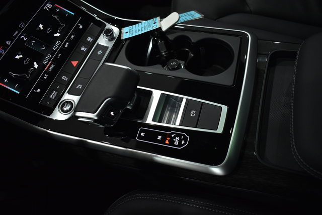 Used 2025 Audi Q8 Premium image 24