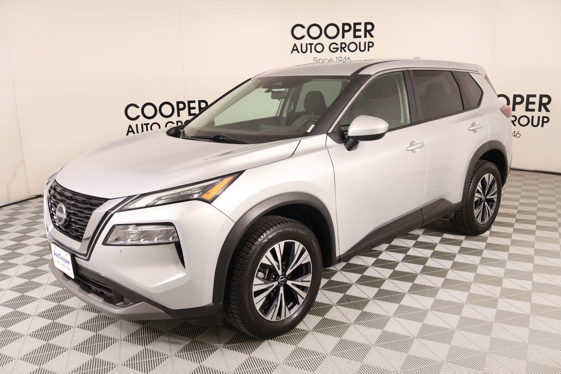 Used 2023 Nissan Rogue SV FWD image 3