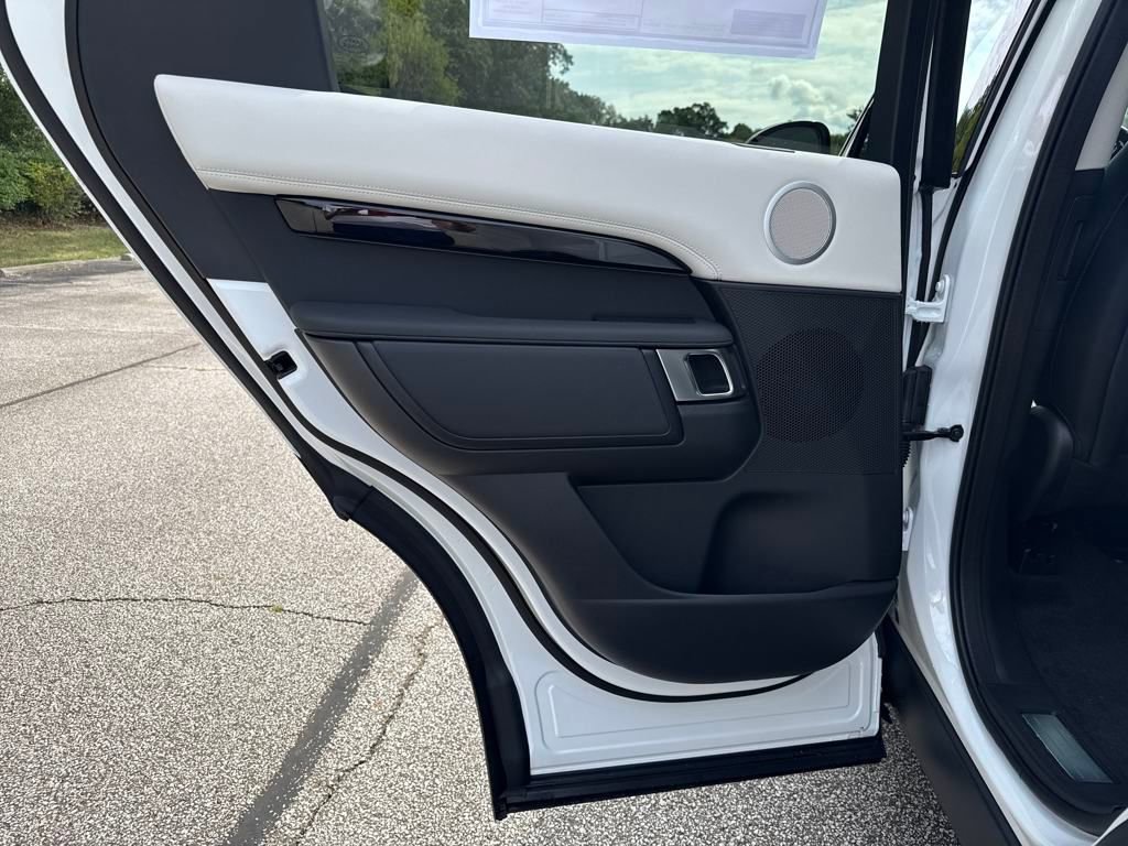 New 2025 Land Rover Discovery S AWD/4WD image 13