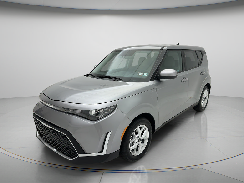 Used 2025 Kia Soul LX w/ LX Technology Package FWD image 3