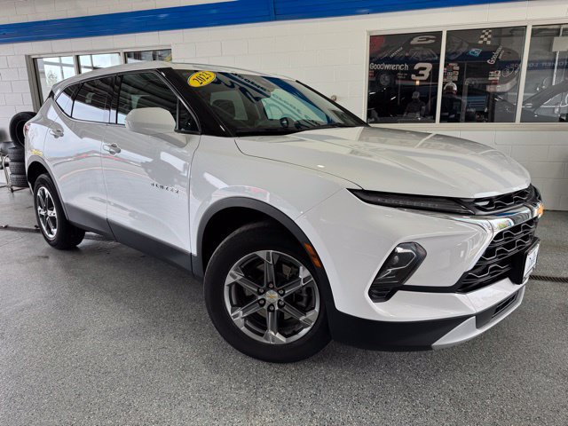 Used 2023 Chevrolet Blazer LT FWD image 2