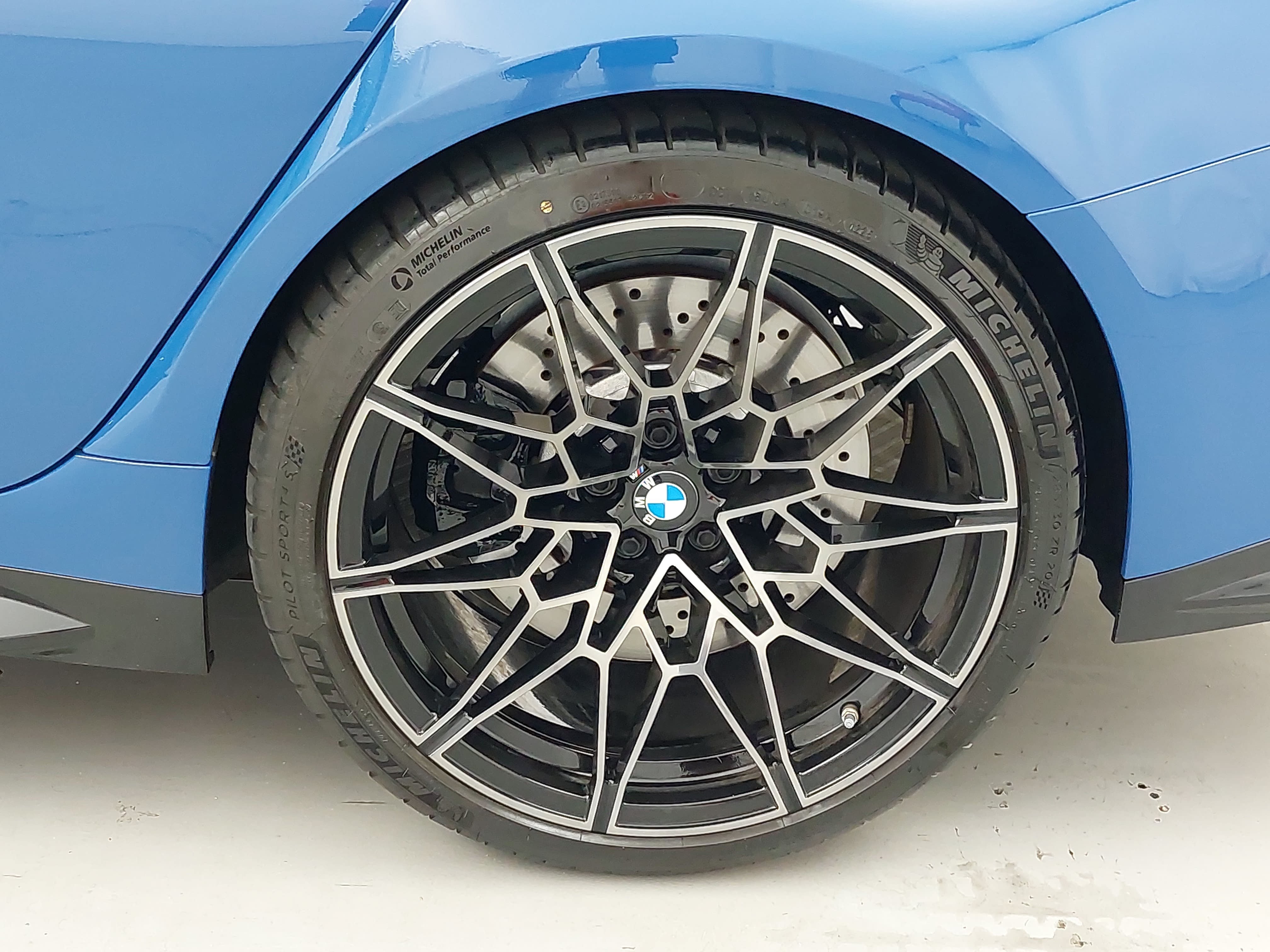 Used 2025 BMW M3 w/ Executive Package RWD image 35